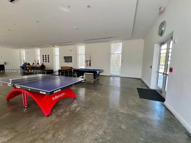 14951 Royal Oaks Ln #505 North Miami, FL 33181