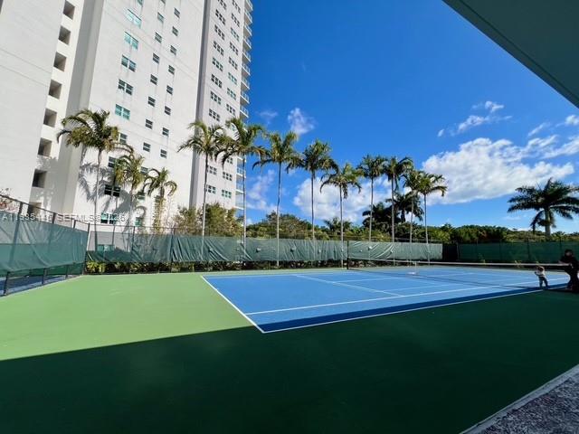 14951 Royal Oaks Ln #505 North Miami, FL 33181