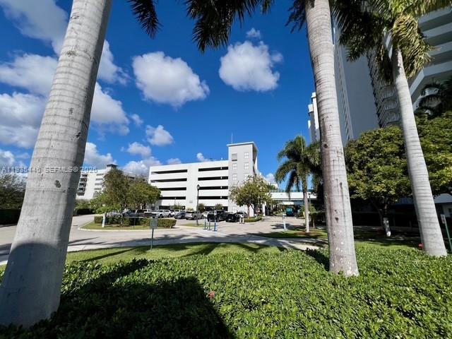 14951 Royal Oaks Ln #505 North Miami, FL 33181