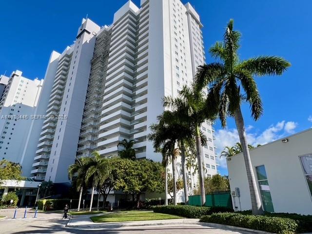 14951 Royal Oaks Ln #505 North Miami, FL 33181