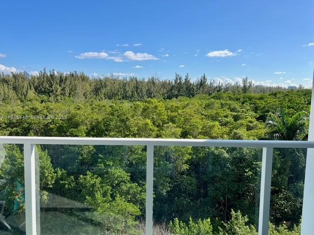 14951 Royal Oaks Ln #505 North Miami, FL 33181