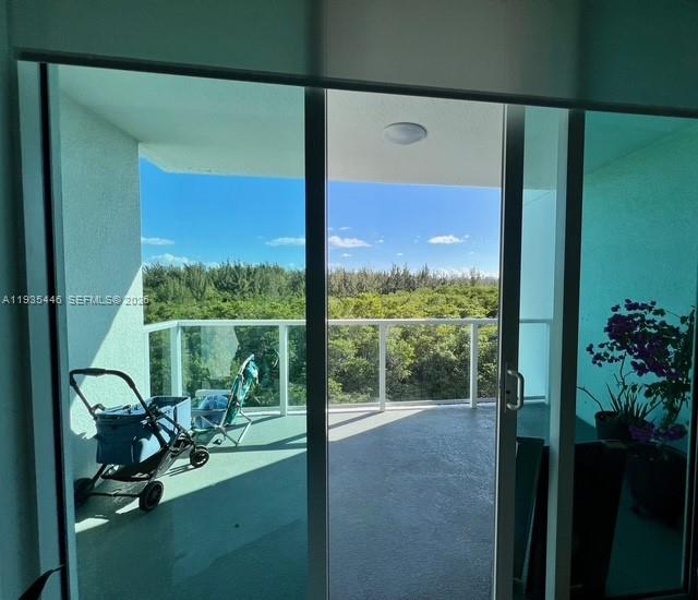 14951 Royal Oaks Ln #505 North Miami, FL 33181