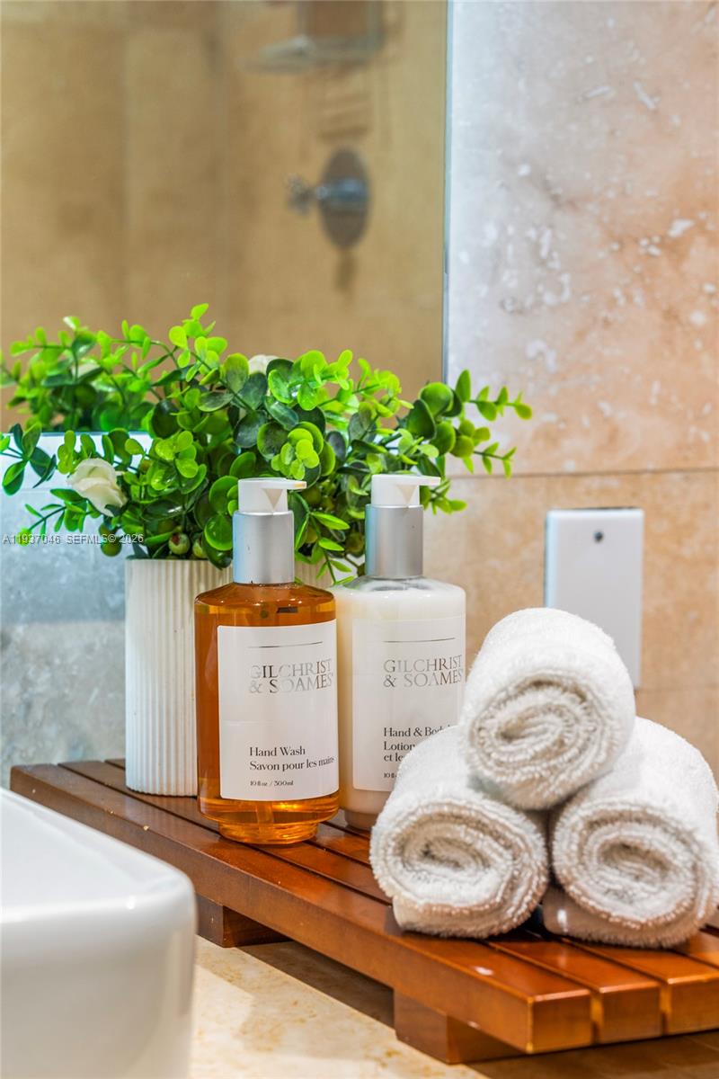 102 24th St #1207 Miami Beach, FL 33139