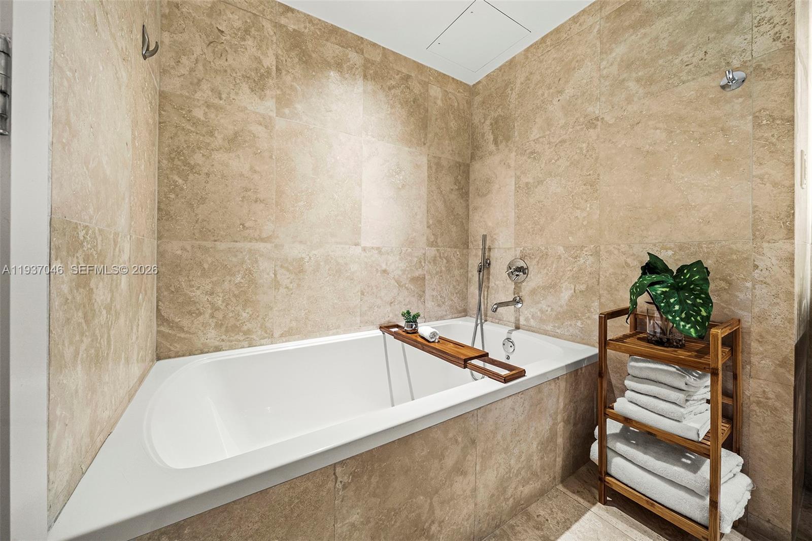 102 24th St #1207 Miami Beach, FL 33139