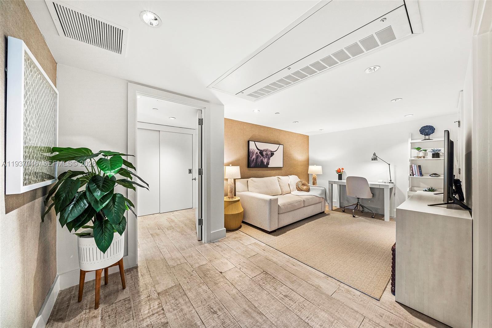 102 24th St #1207 Miami Beach, FL 33139