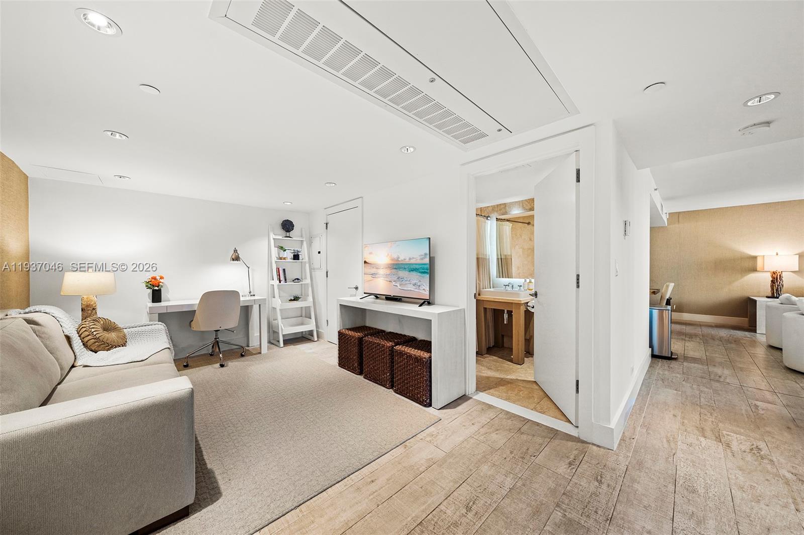 102 24th St #1207 Miami Beach, FL 33139