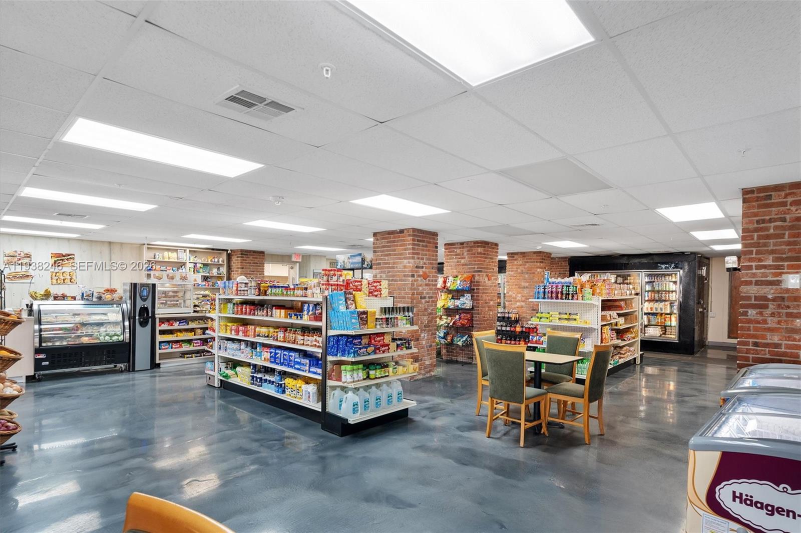 6039 Collins Ave #1104 Miami Beach, FL 33140