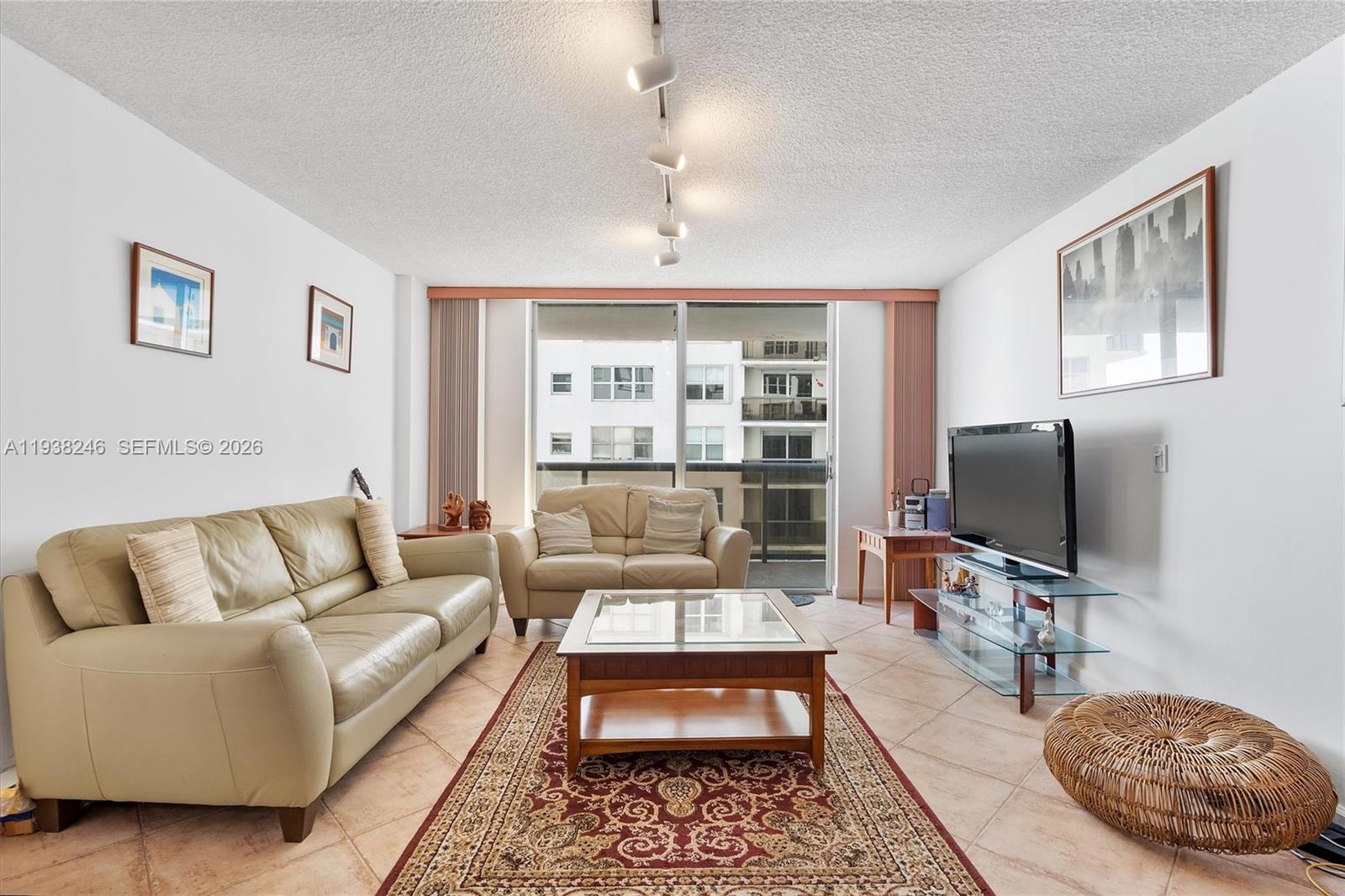 6039 Collins Ave #1104 Miami Beach, FL 33140