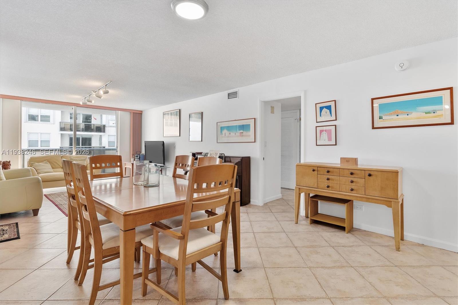 6039 Collins Ave #1104 Miami Beach, FL 33140