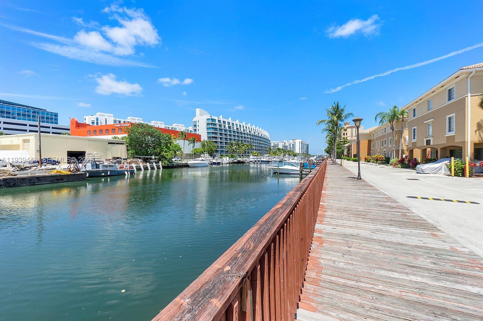 2861 NE 185th St #302