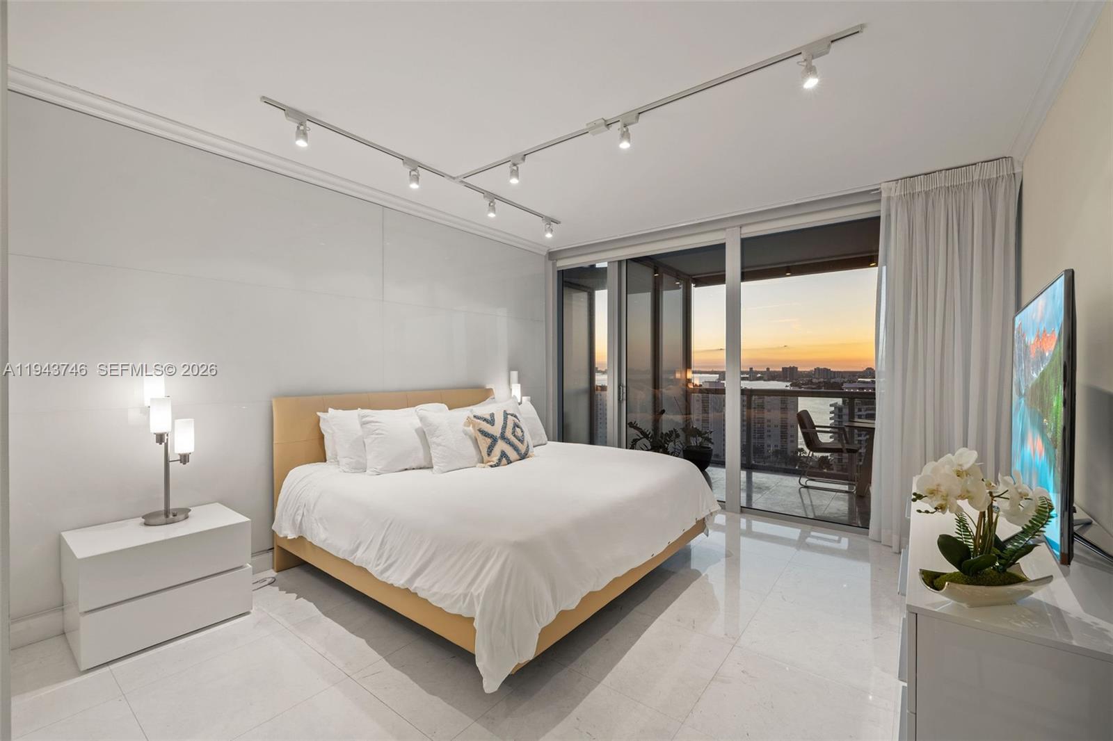 6799 Collins Ave #CPH06 Miami Beach, FL 33141