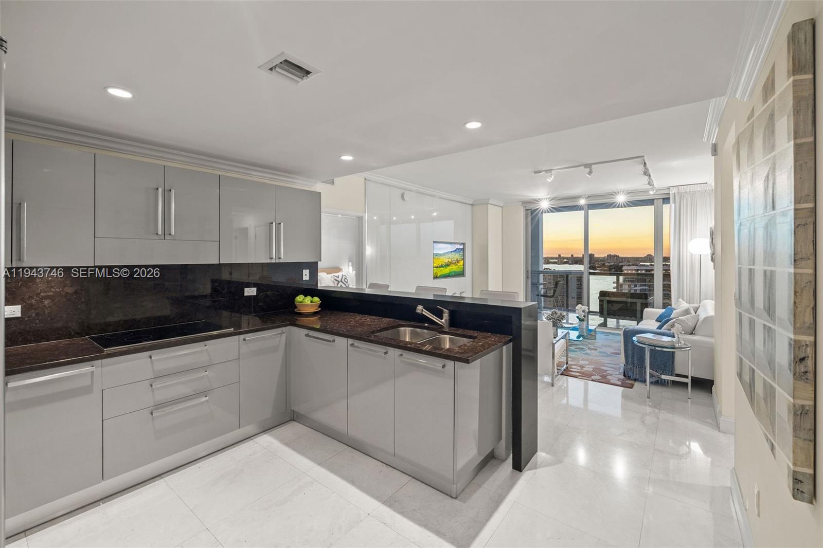 6799 Collins Ave #CPH06 Miami Beach, FL 33141