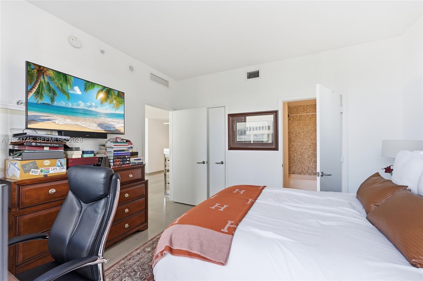 88 SW 7th St #2302 Miami, FL 33130