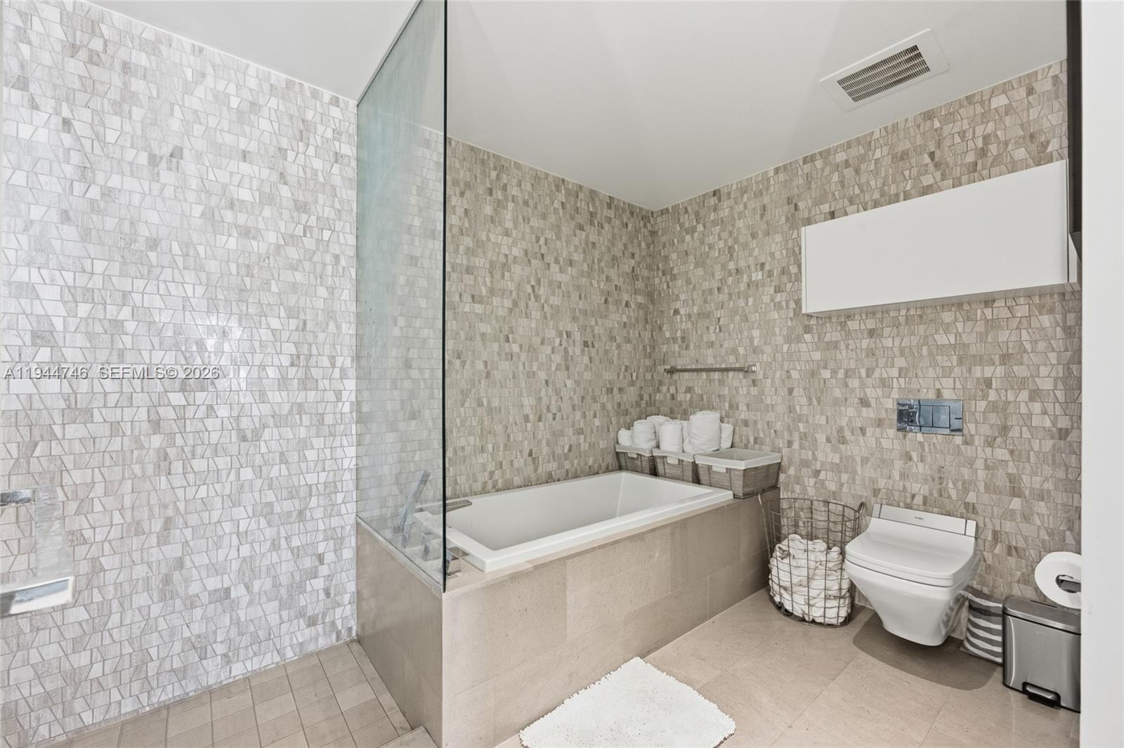 88 SW 7th St #2302 Miami, FL 33130