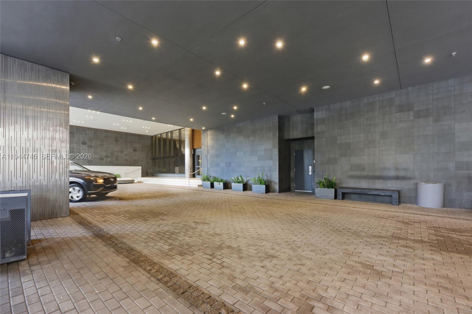 88 SW 7th St #2302 Miami, FL 33130