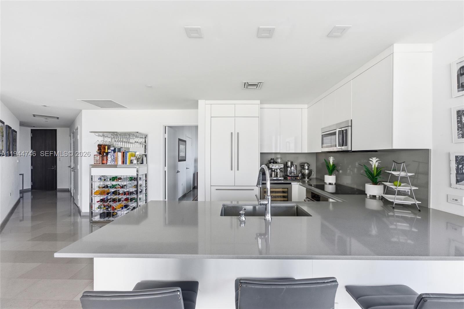 88 SW 7th St #2302 Miami, FL 33130