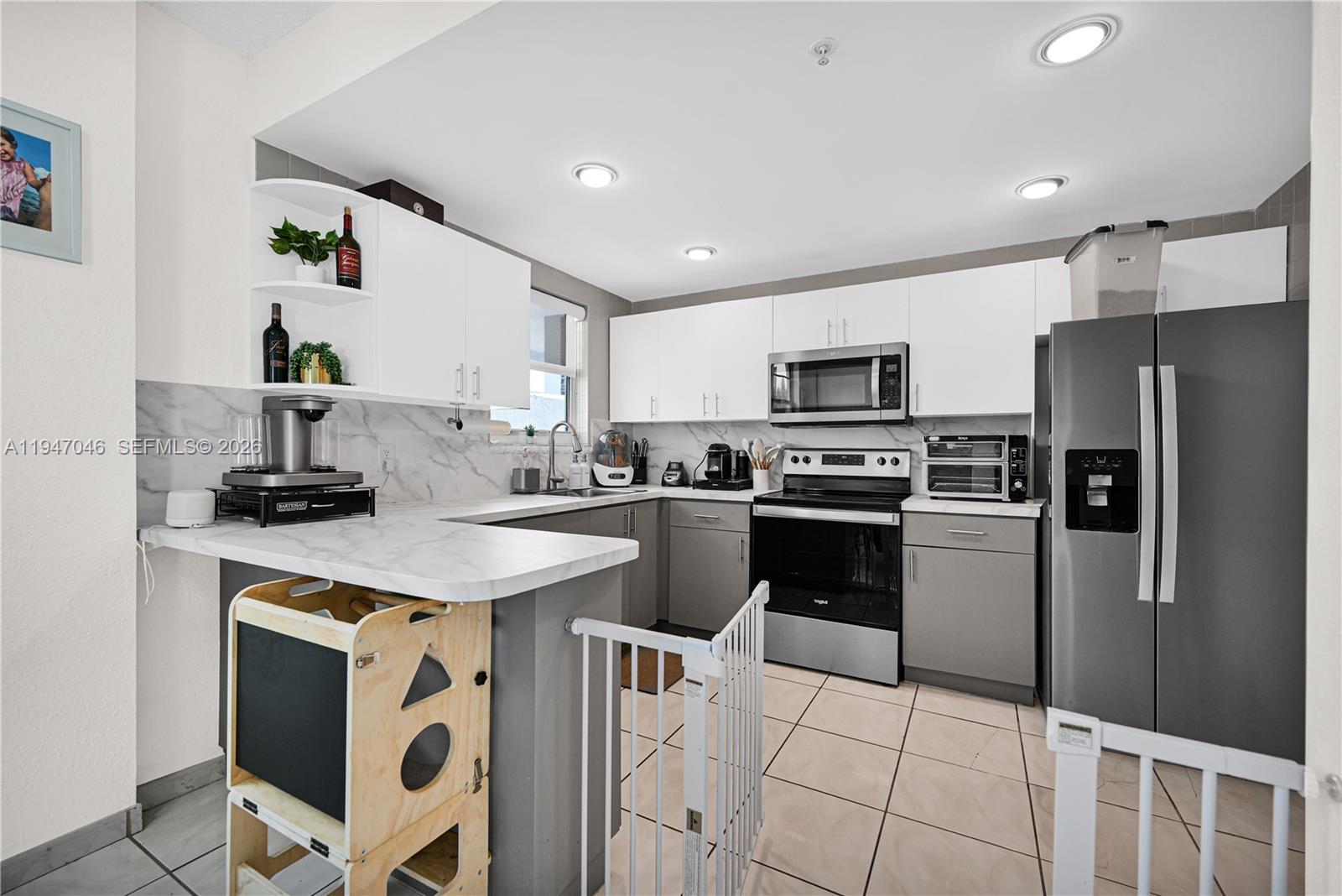 2829 Indian Crk Dr #410 Miami Beach, FL 33140