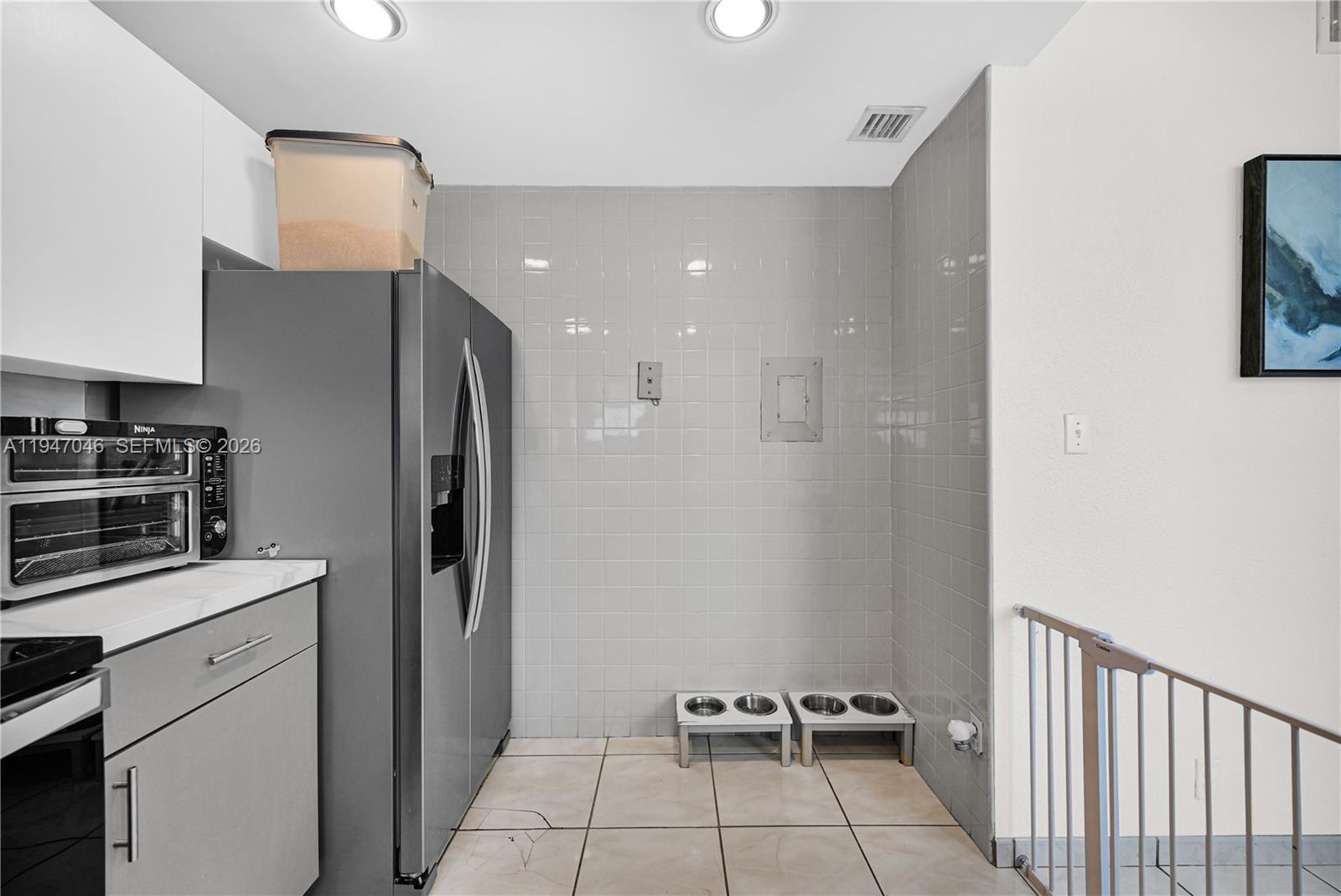 2829 Indian Crk Dr #410 Miami Beach, FL 33140