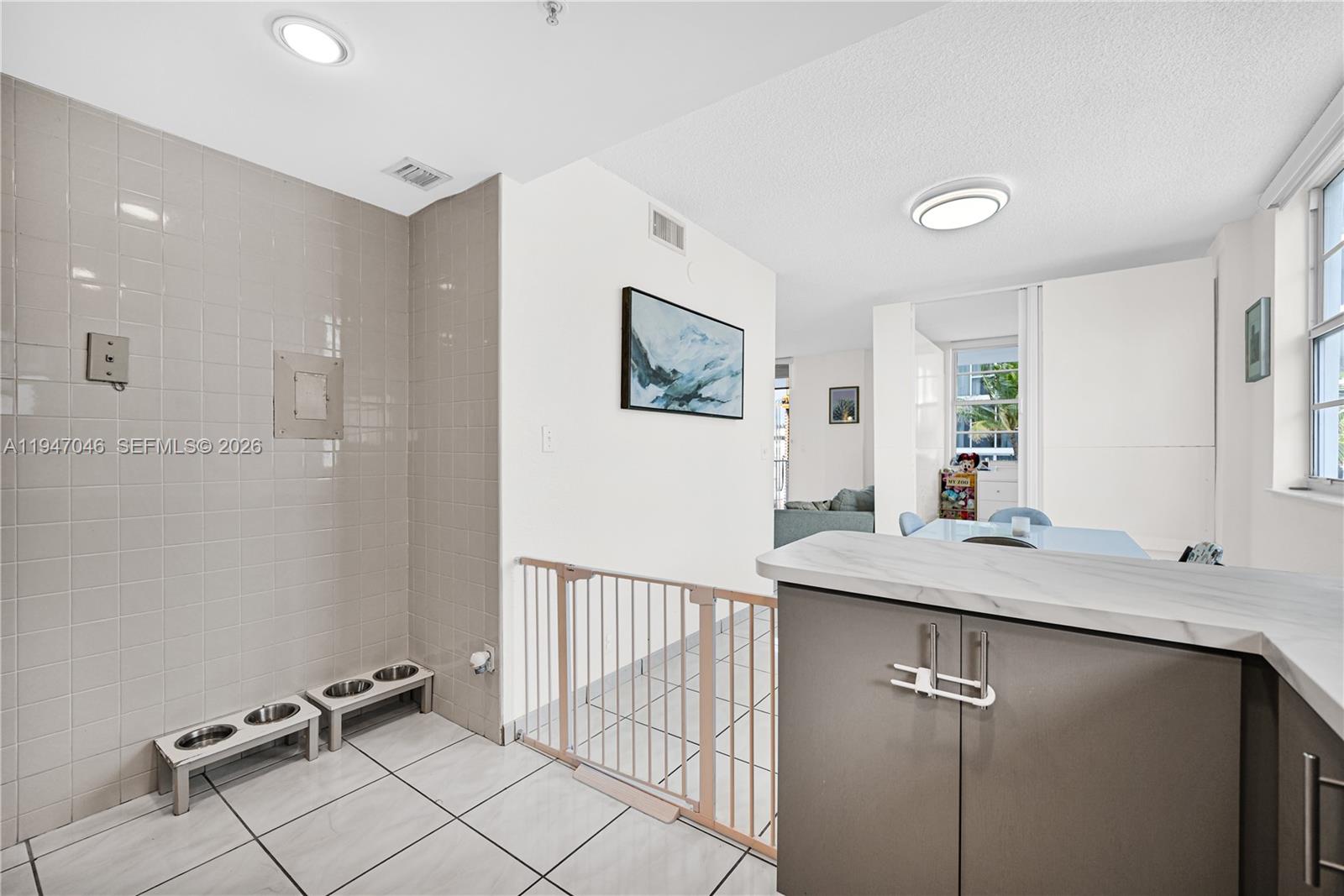 2829 Indian Crk Dr #410 Miami Beach, FL 33140