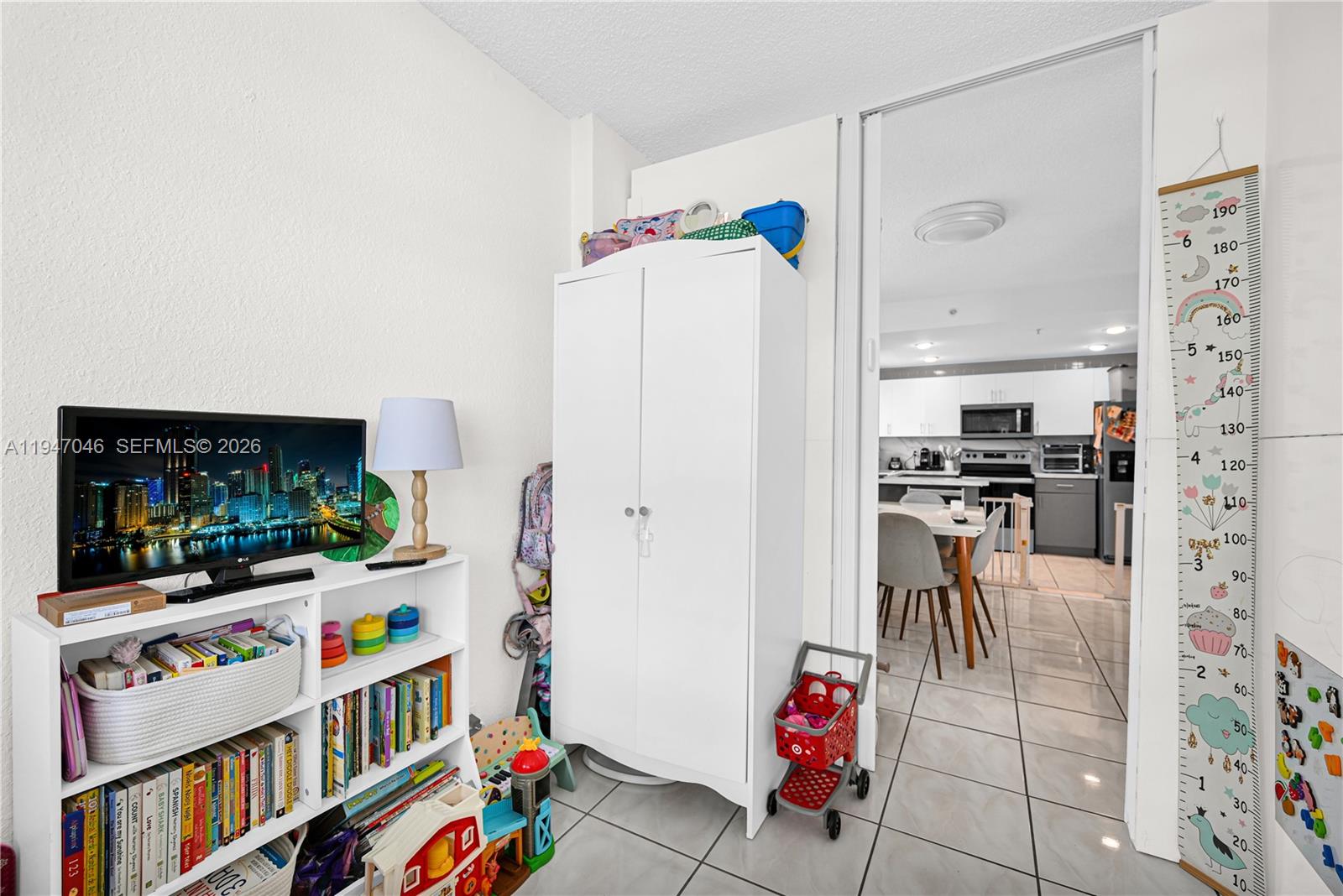 2829 Indian Crk Dr #410 Miami Beach, FL 33140