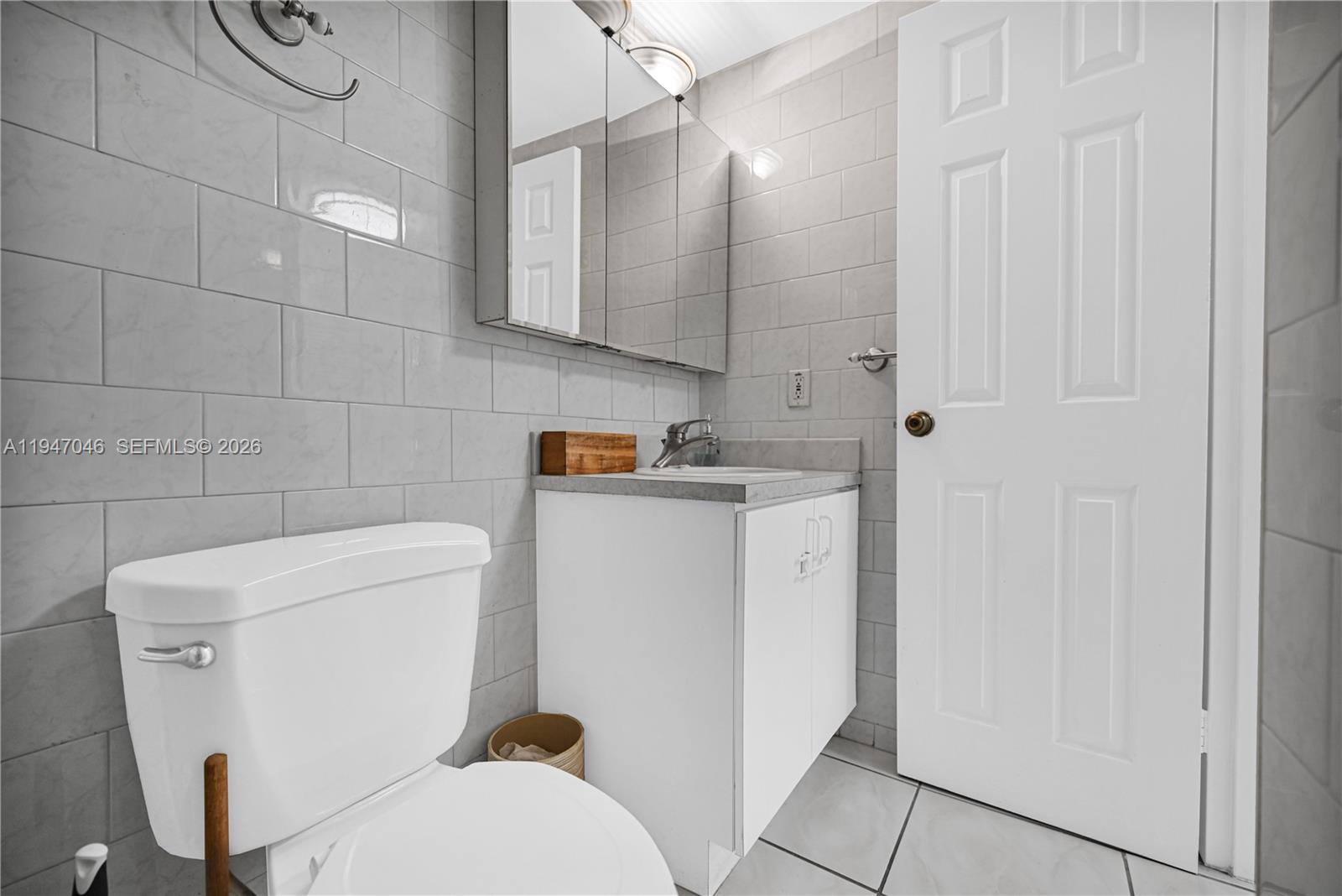 2829 Indian Crk Dr #410 Miami Beach, FL 33140