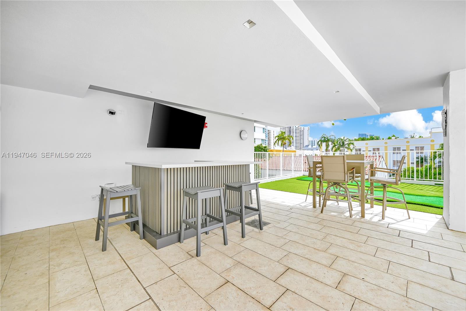 2829 Indian Crk Dr #410 Miami Beach, FL 33140