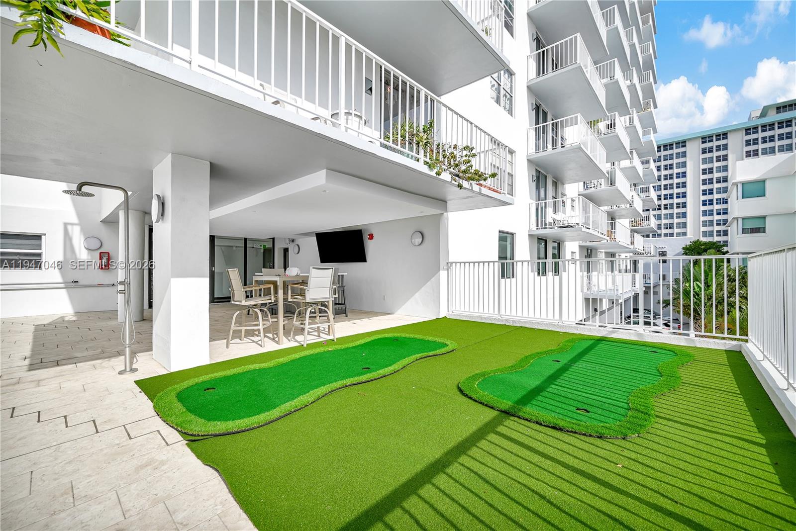 2829 Indian Crk Dr #410 Miami Beach, FL 33140