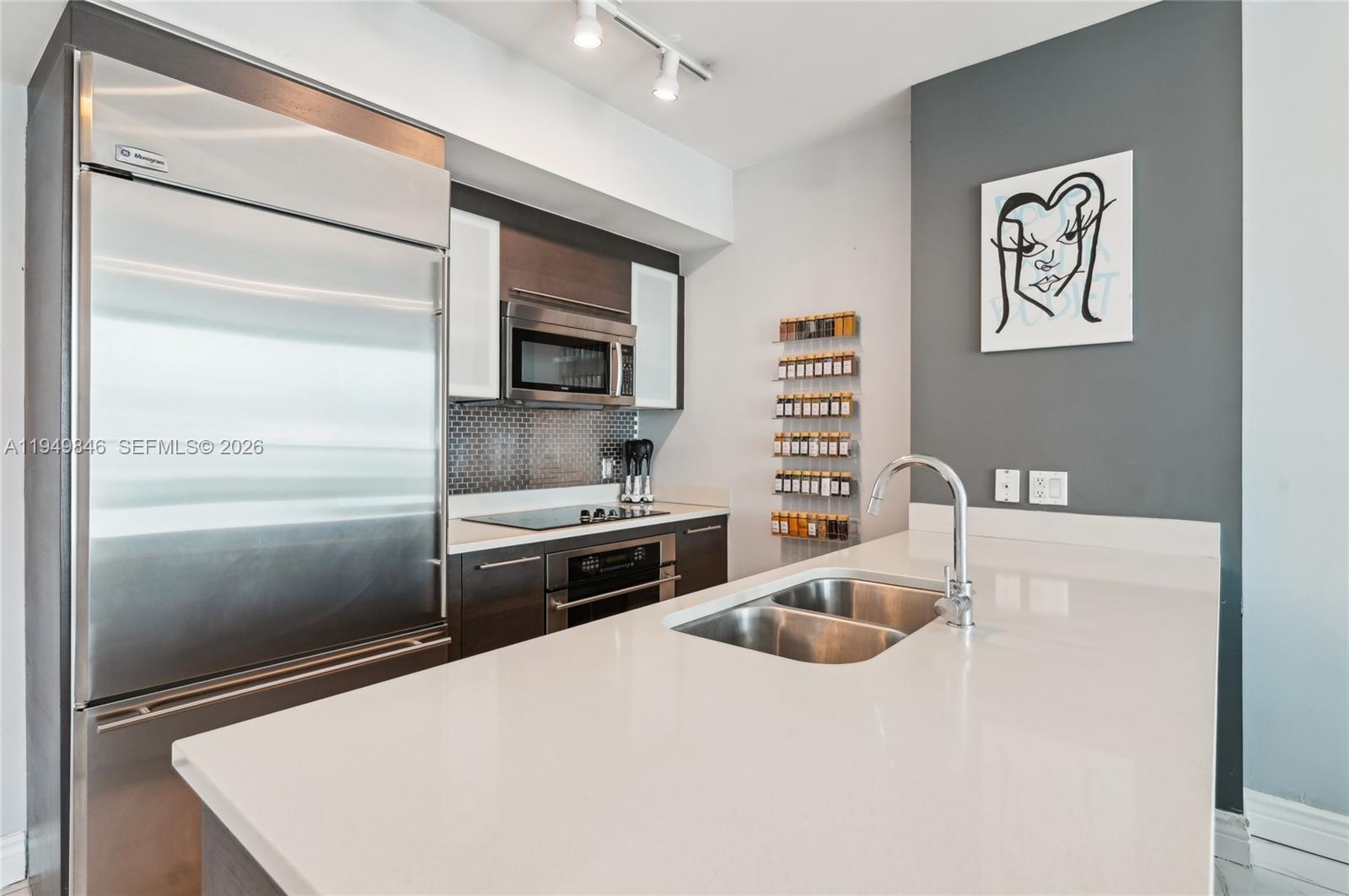 image 500 Brickell West5