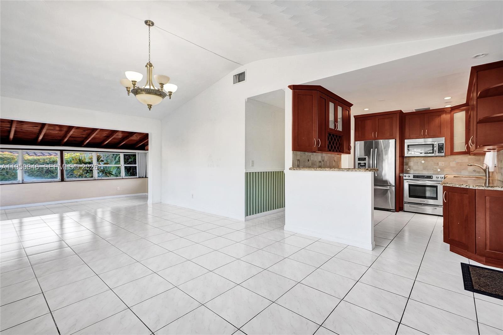 21120 NE 24th Ct Miami, FL 33180