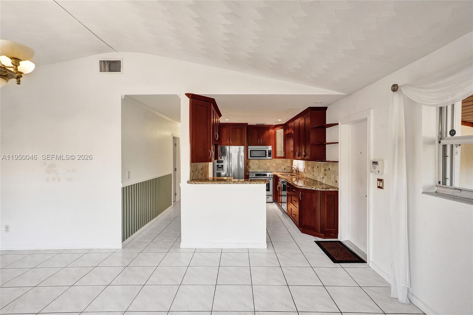 21120 NE 24th Ct Miami, FL 33180