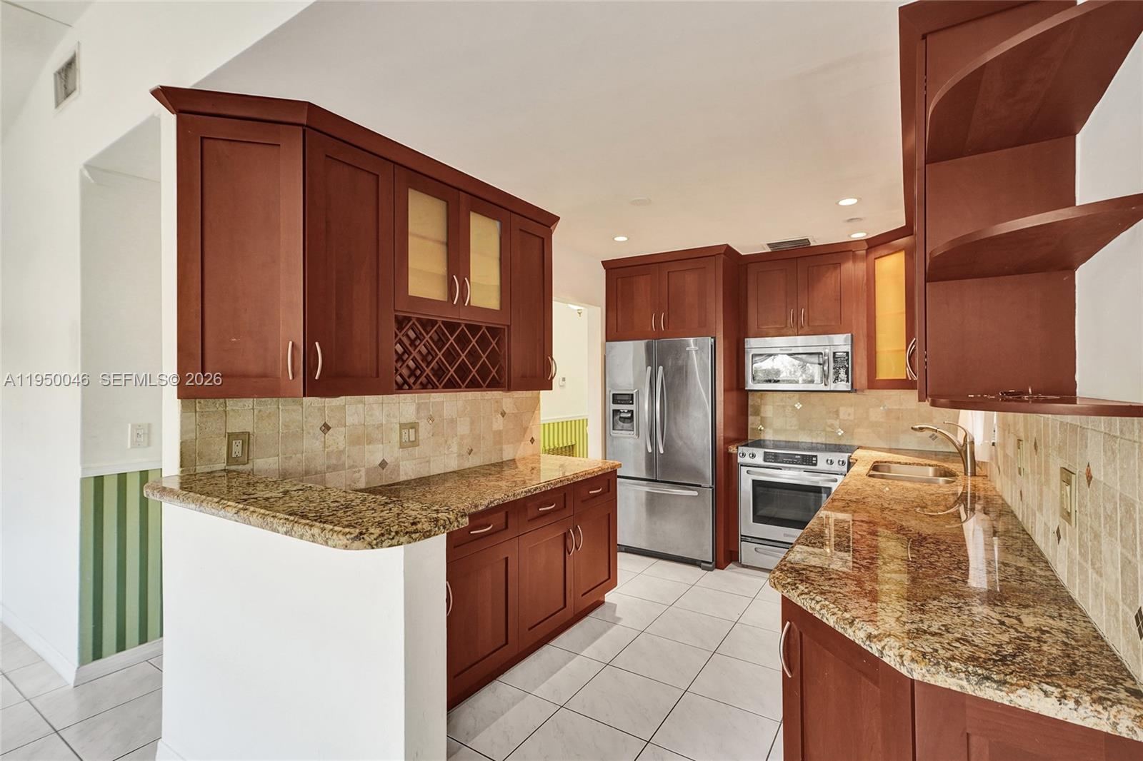 21120 NE 24th Ct Miami, FL 33180