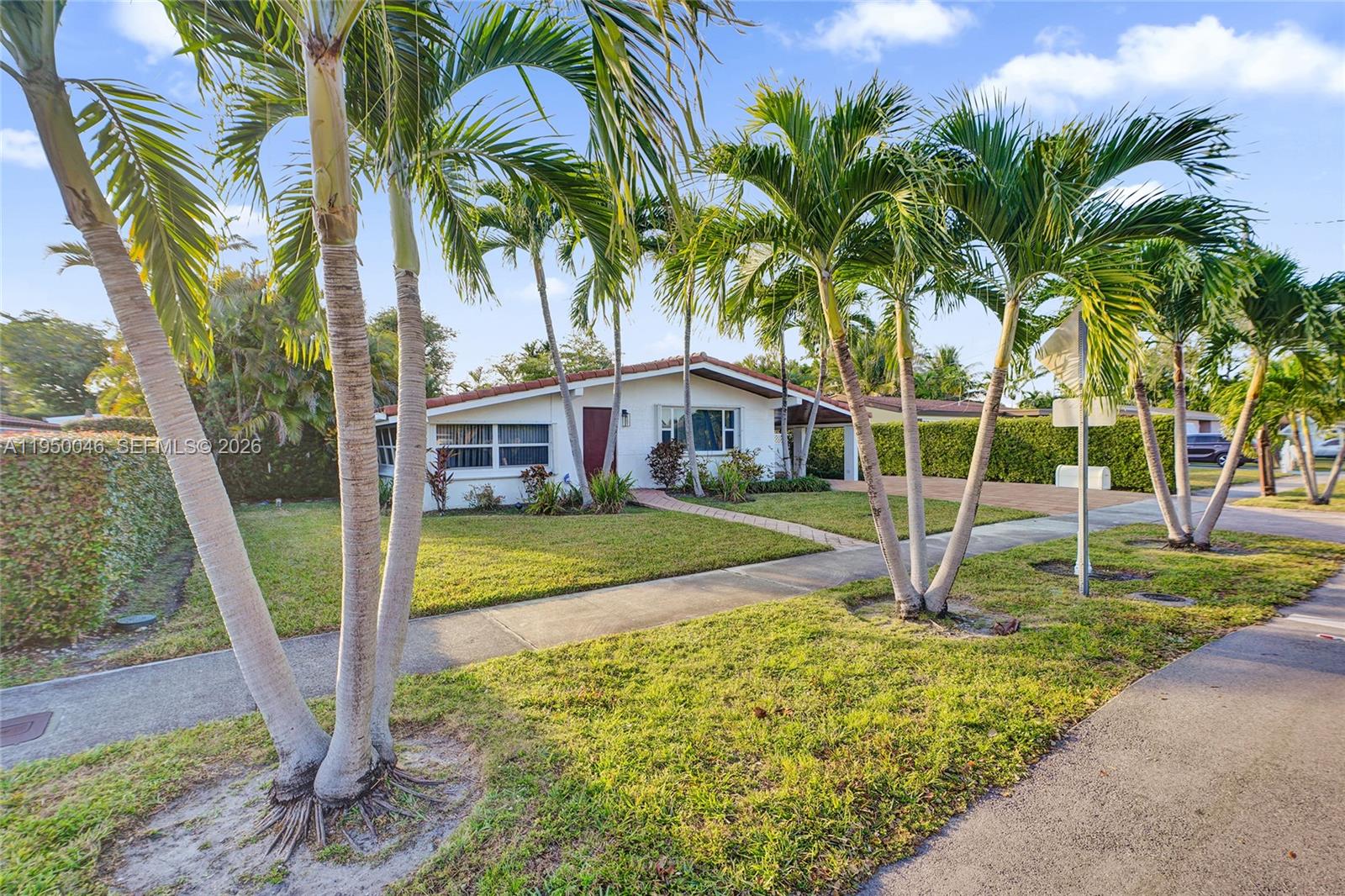 21120 NE 24th Ct Miami, FL 33180