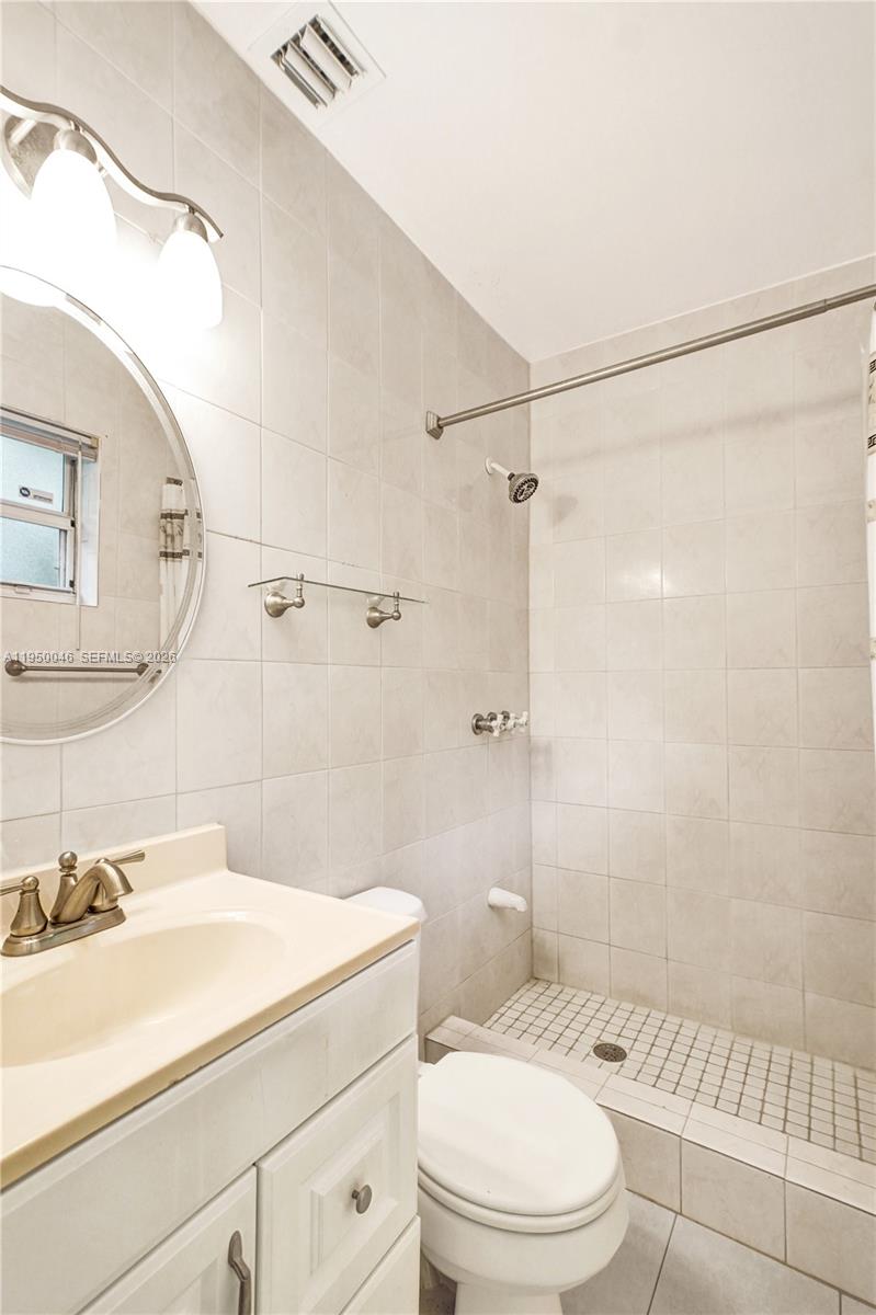 21120 NE 24th Ct Miami, FL 33180