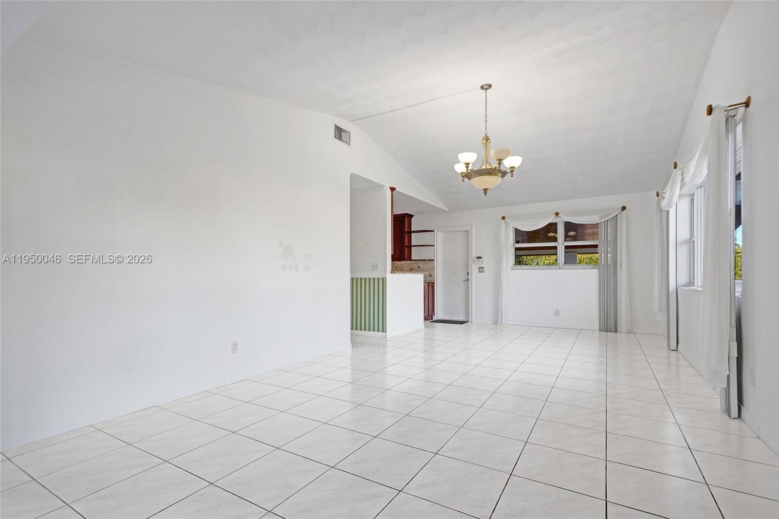 21120 NE 24th Ct Miami, FL 33180