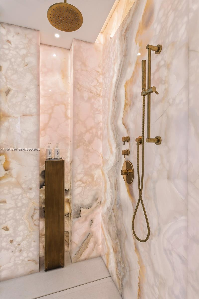 851 NE 1st Ave #3411 Miami, FL 33132