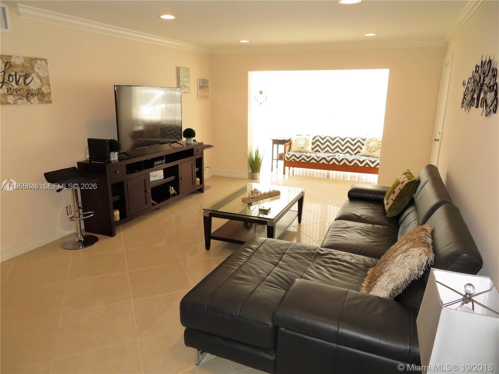 6471 Bay Clb Dr #2