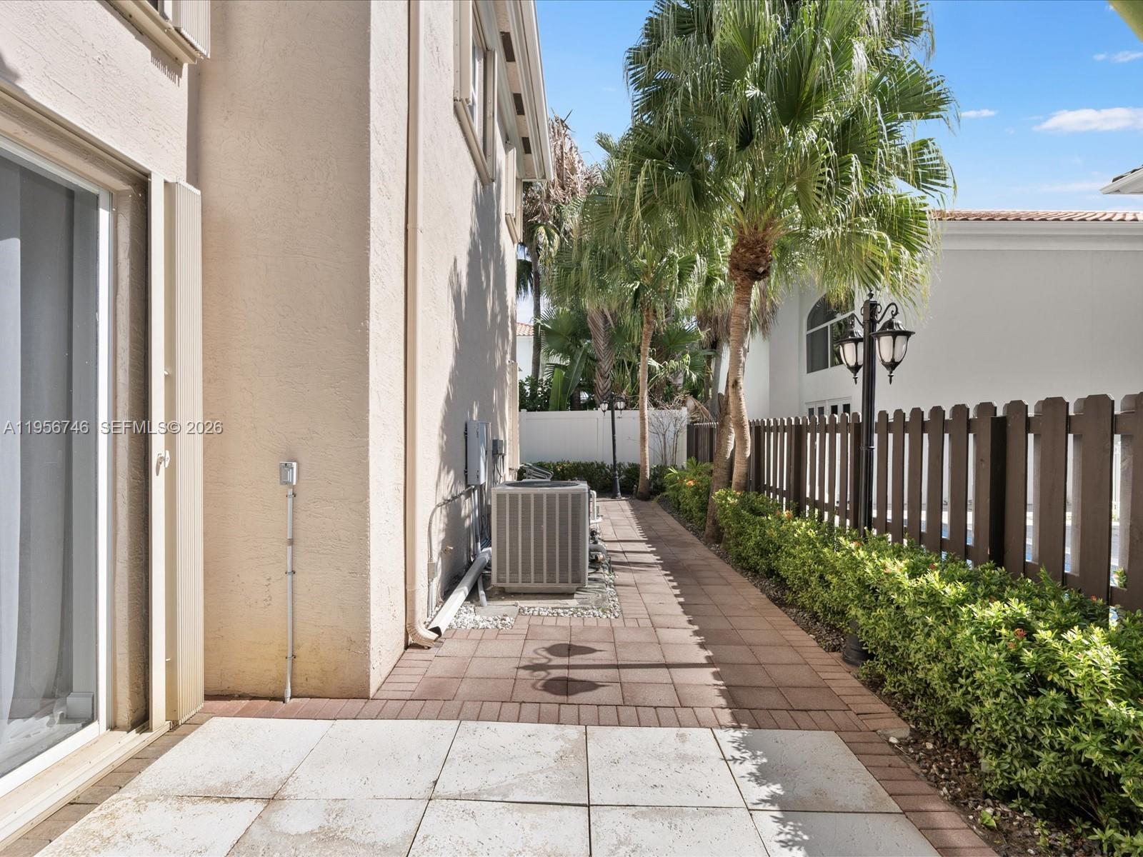 3960 194th Trl Sunny Isles Beach, FL 33160