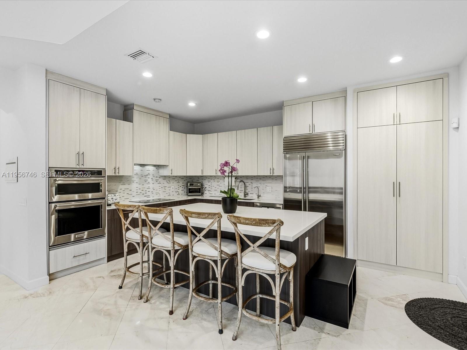 3960 194th Trl Sunny Isles Beach, FL 33160