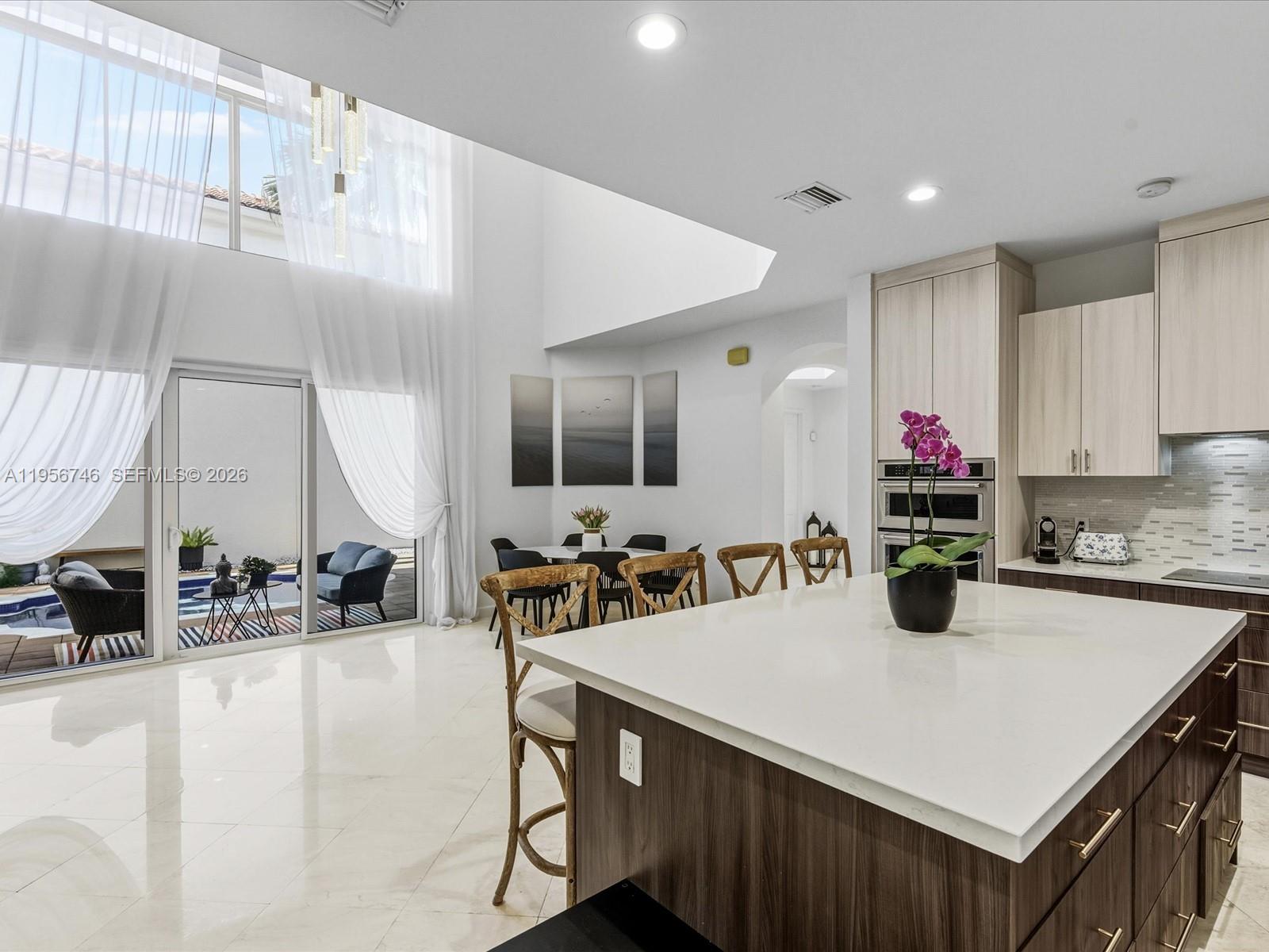 3960 194th Trl Sunny Isles Beach, FL 33160