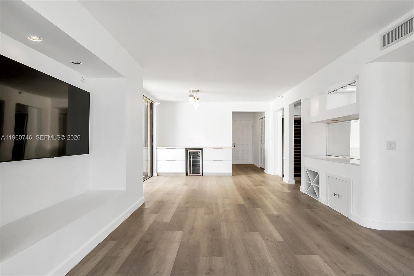 6061 Collins Ave #7A