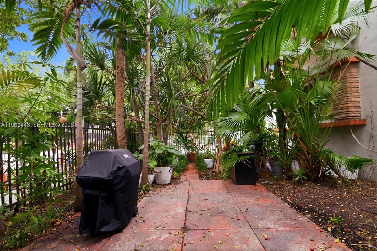 736 12th St #7 Miami Beach, FL 33139