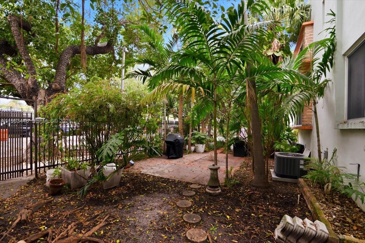 736 12th St #7 Miami Beach, FL 33139