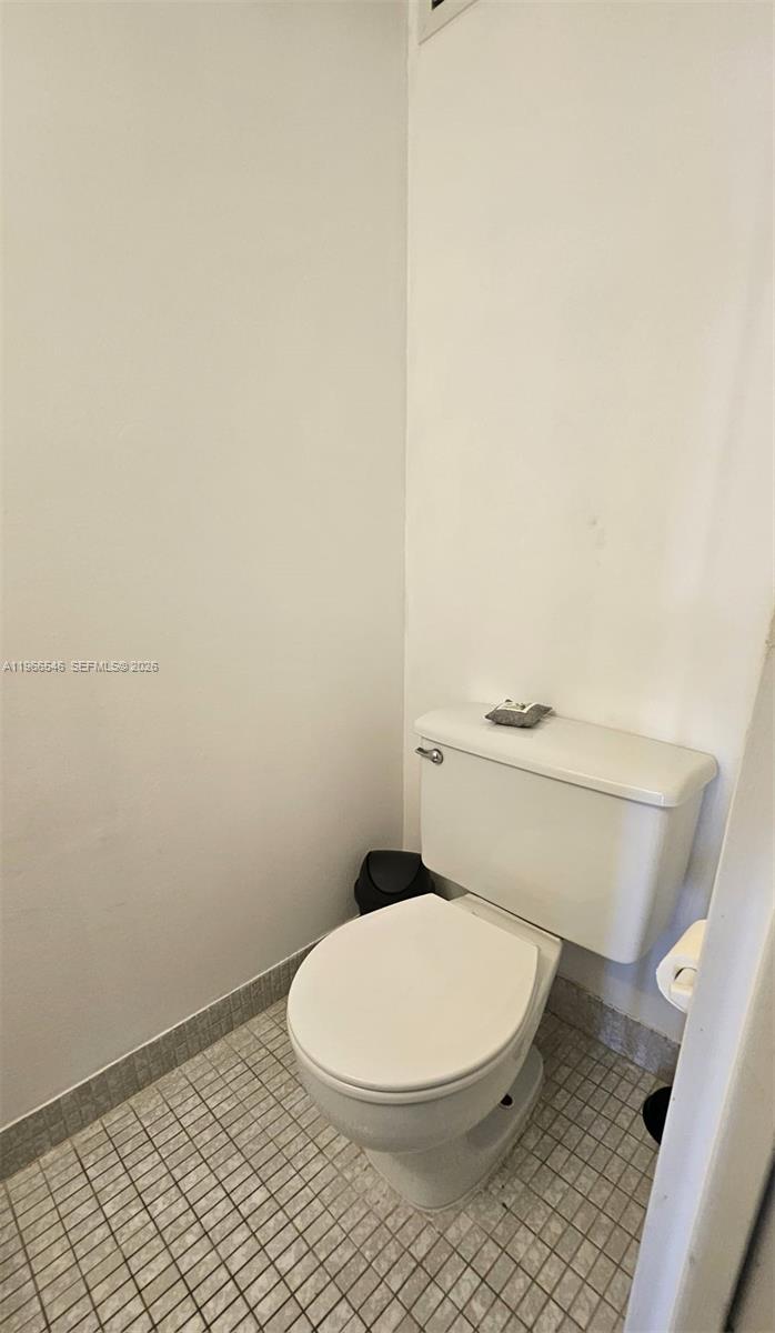 1000 Parkview Dr #605 Hallandale Beach, FL 33009