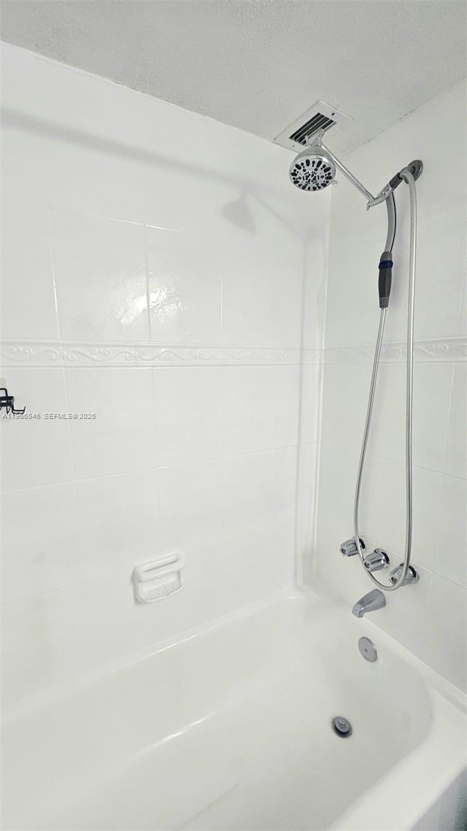 1000 Parkview Dr #605 Hallandale Beach, FL 33009