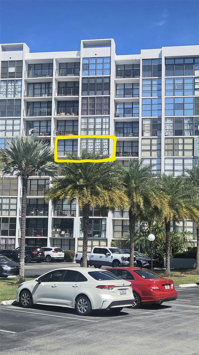 1000 Parkview Dr #605 Hallandale Beach, FL 33009