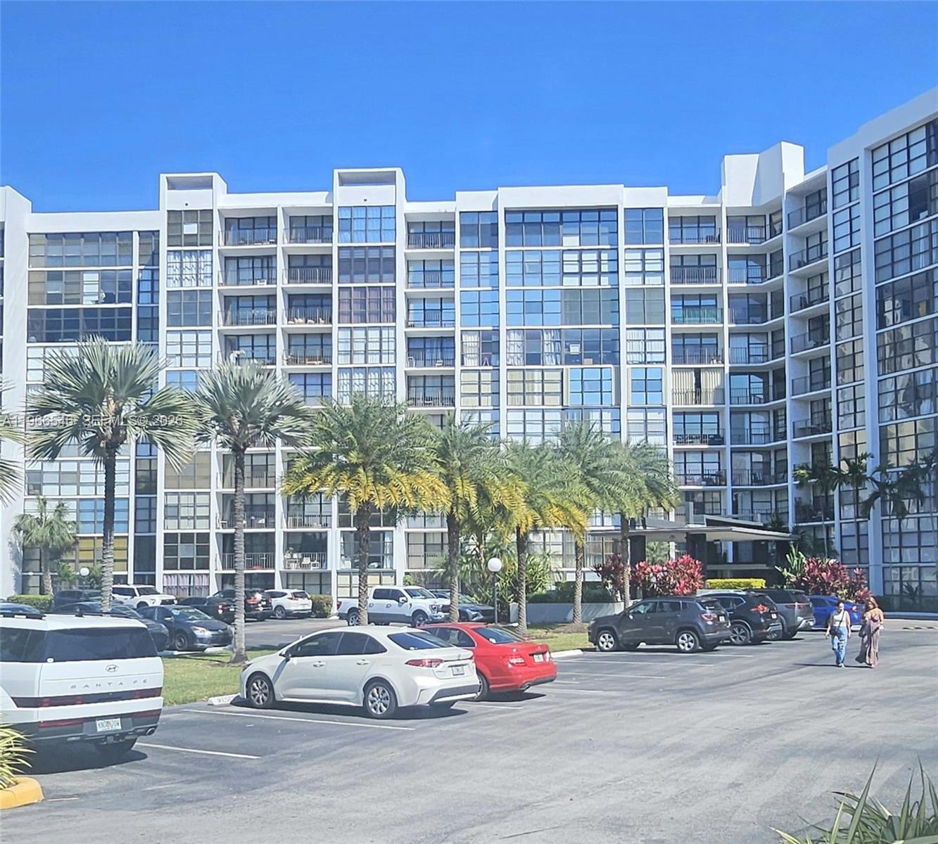 1000 Parkview Dr #605 Hallandale Beach, FL 33009