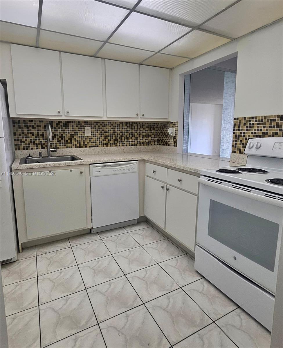 1000 Parkview Dr #605 Hallandale Beach, FL 33009