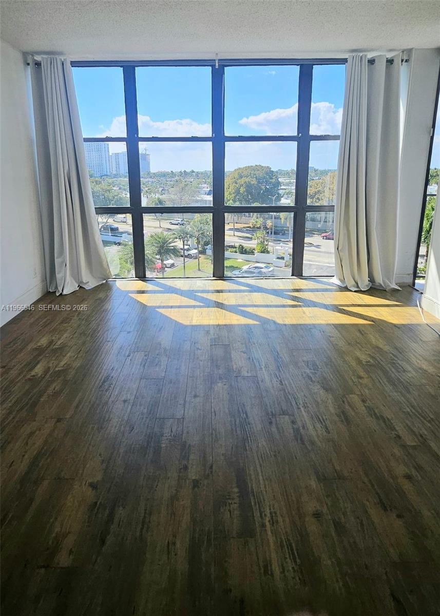 1000 Parkview Dr #605 Hallandale Beach, FL 33009