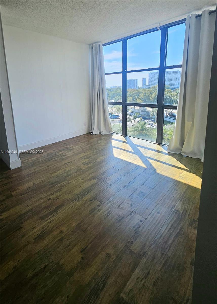 1000 Parkview Dr #605 Hallandale Beach, FL 33009