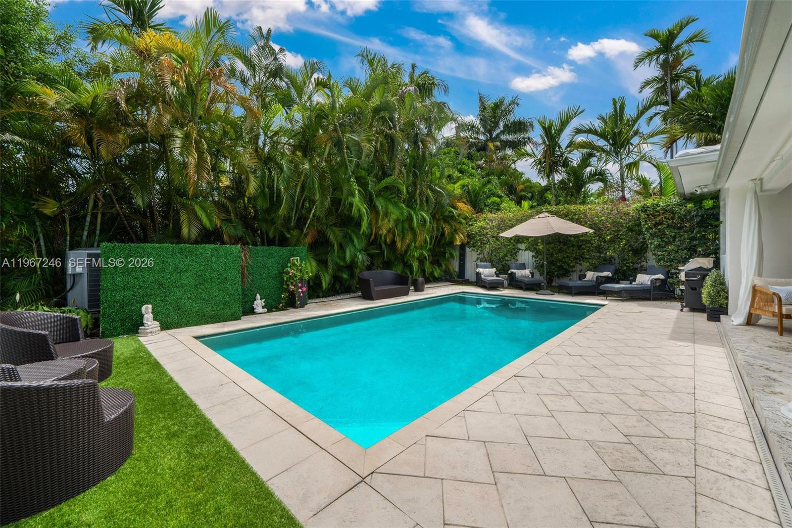 736 W 51st St Miami Beach, FL 33140